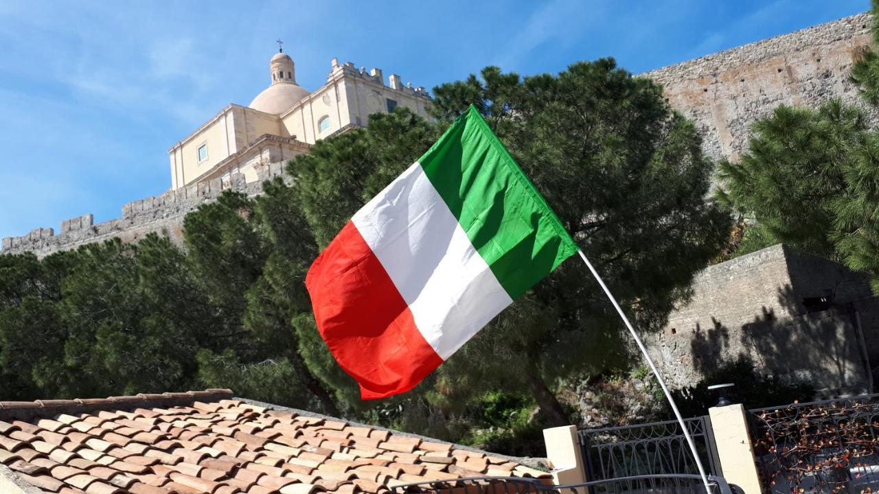 ميلاتسو Al Castello B&B المظهر الخارجي الصورة