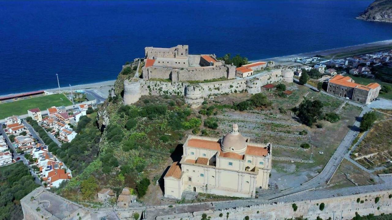 ميلاتسو Al Castello B&B المظهر الخارجي الصورة
