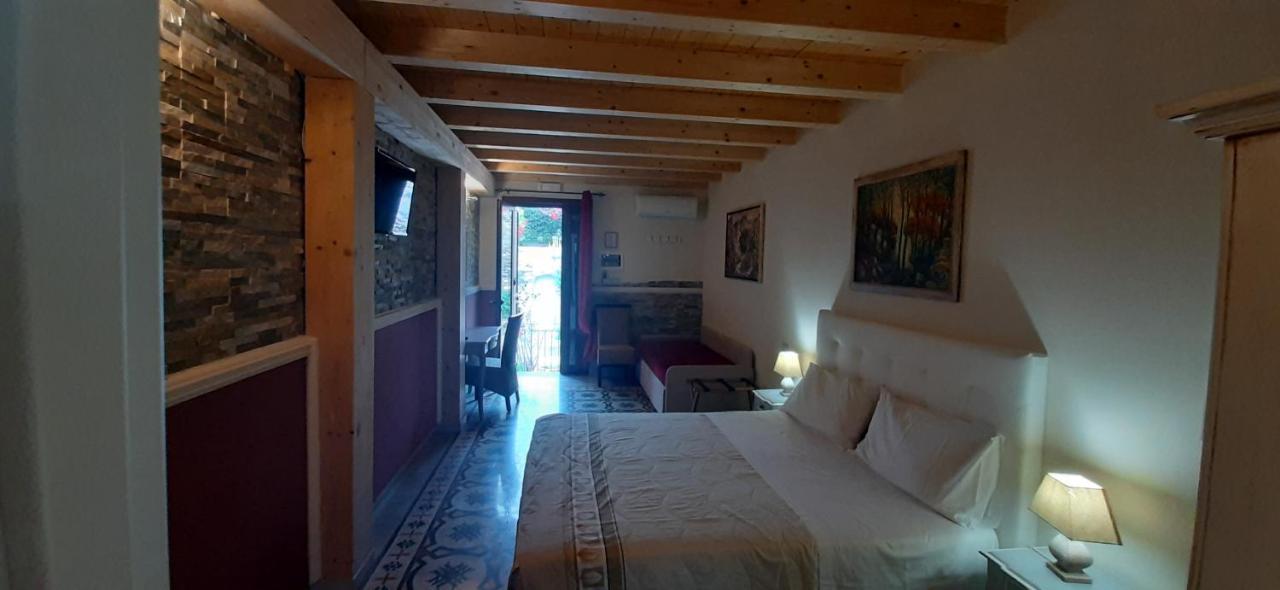 ميلاتسو Al Castello B&B المظهر الخارجي الصورة
