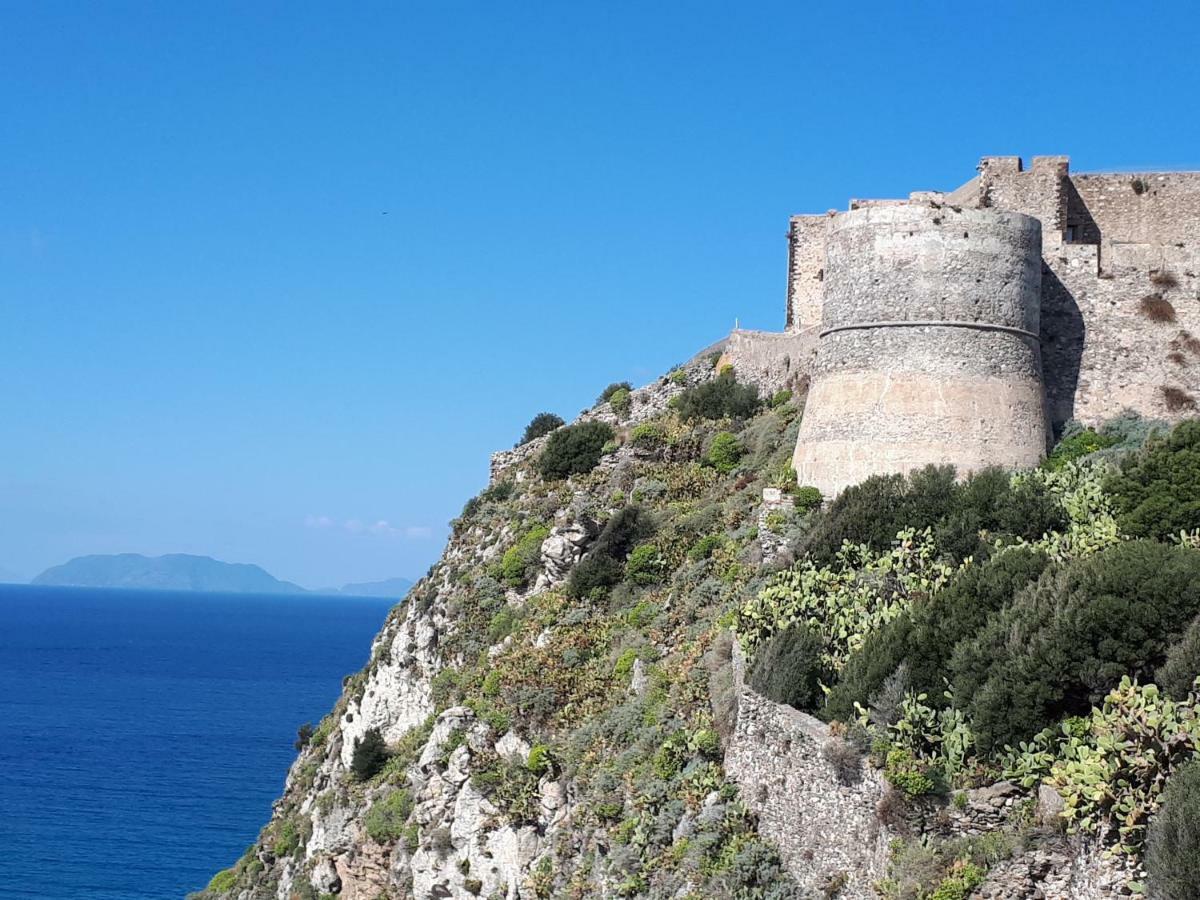 ميلاتسو Al Castello B&B المظهر الخارجي الصورة